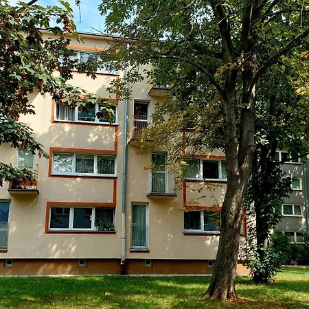 Wola Blisko Metra Homestay *